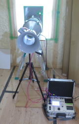 気密測定の様子