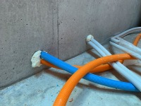 付加断熱の継ぎ目をコーキングで気密