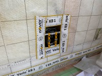 配線孔などの小さなすき間も気密